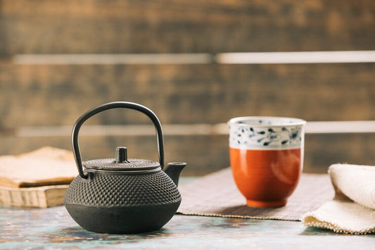 Pu-erh tea in pot and cup