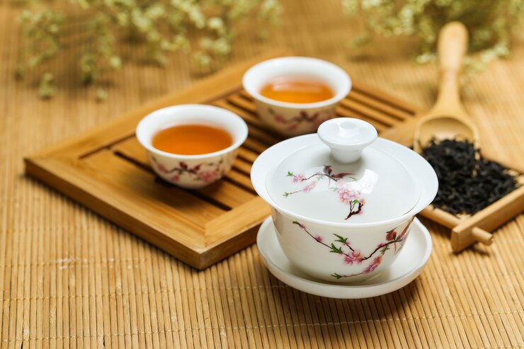 Tea pot and cups with Pu-erh Tea