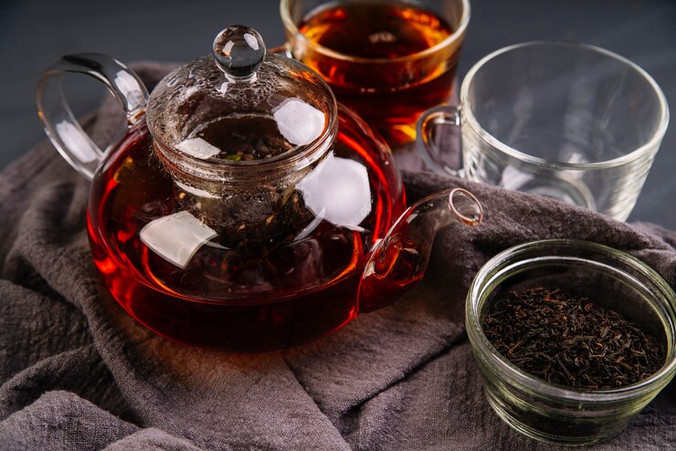 Pu-erh tea in pot and cups