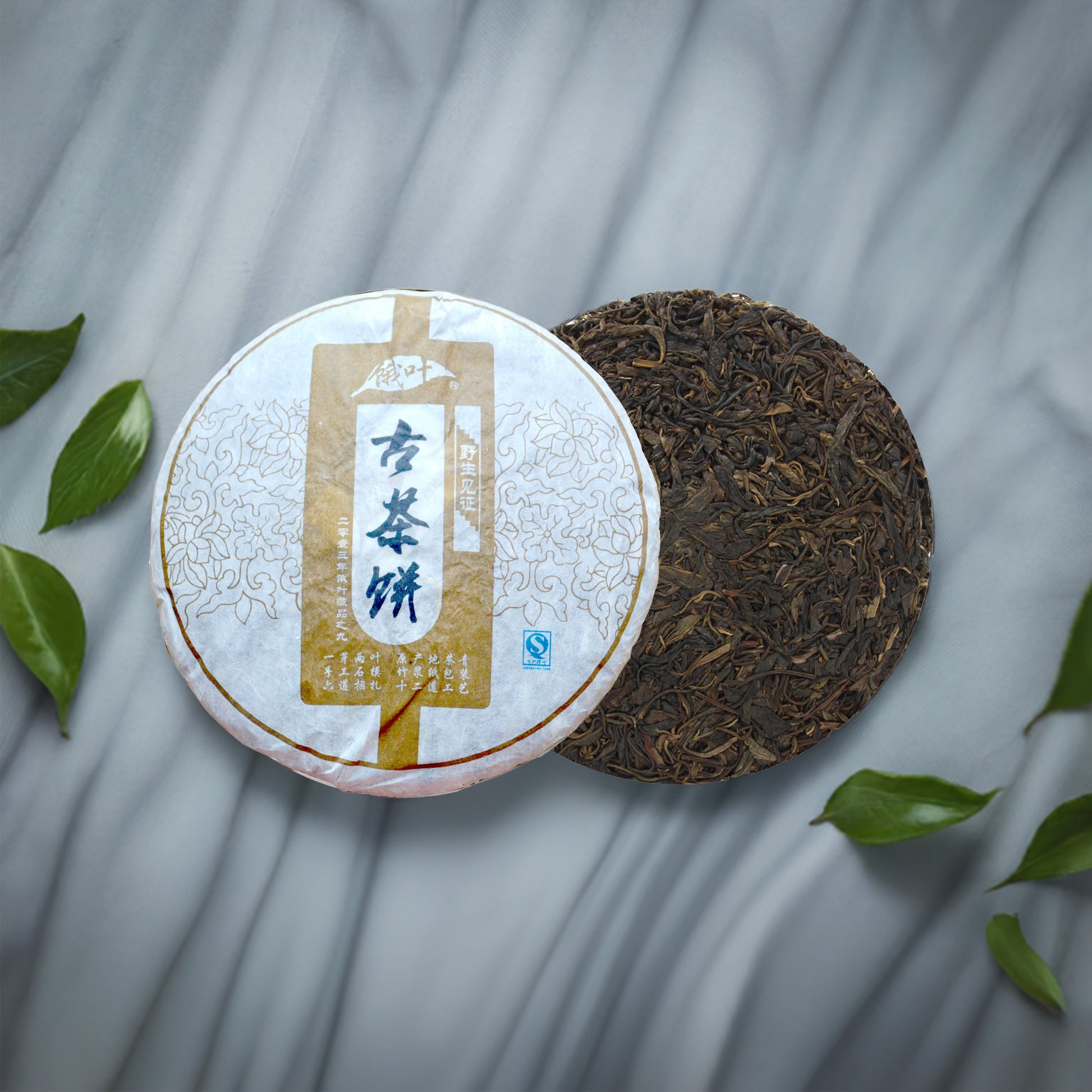 Textured image of 2013 Ancient Tree Pu-erh tea